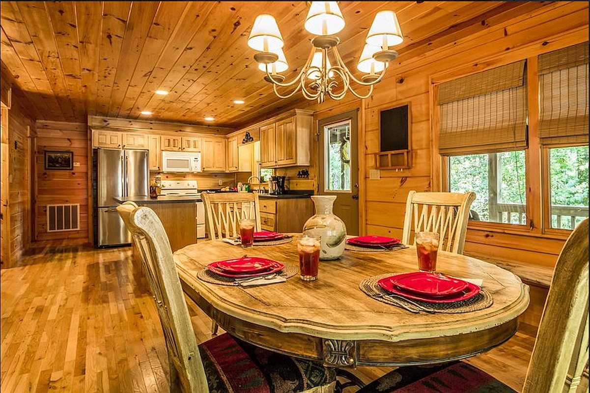 eLoghomes Auburn log home interior
